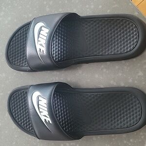 UNISEX NIKE SLIDES